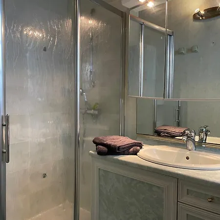 En Rouergue, Grand Vabre, Maison De Village, Disponible En Aout Pour 5-6 Personnes